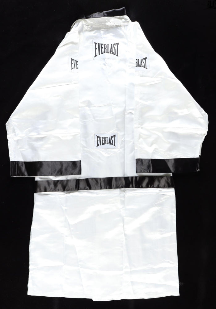 Devin Haney Signed Full-Size Authentic Everlast Boxing Robe - Beckett Certified